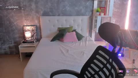 Snapshot of shiny_lisss chatting on 07-22-26, 01:52 Lisa online show from 07-22-26, 01:52