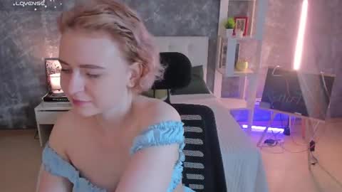 Snapshot of shiny_lisss chatting on 07-26-26, 02:20 Lisa online show from 07-26-26, 02:20