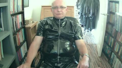 Snapshot of shinygary chatting on 07-20-26, 12:29 Shiny Gary online show from 07-20-26, 12:29