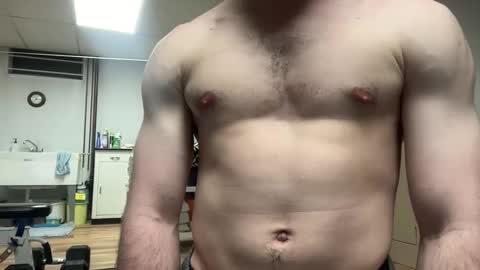 shirtlesshunk15 online show from 04-11-26, 12:37