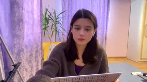 Snapshot of shontagrabowski chatting on 01-19-26, 12:09 Marie online show from 01-19-26, 12:09