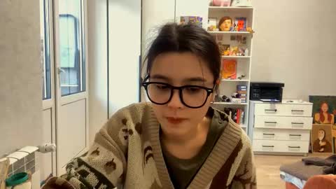 Snapshot of shontagrabowski chatting on 02-08-26, 12:08 Marie online show from 02-08-26, 12:08