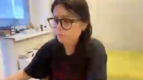 Snapshot of shontagrabowski chatting on 06-20-26, 02:20 Marie online show from 06-20-26, 02:20