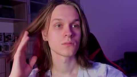 Snapshot of shy_nny chatting on 10-09-25, 10:08 Mark online show from 10-09-25, 10:08