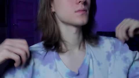 Snapshot of shy_nny chatting on 10-31-25, 09:05 Mark online show from 10-31-25, 09:05