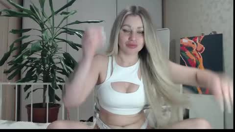 Eva online show from 05-18-26, 04:13