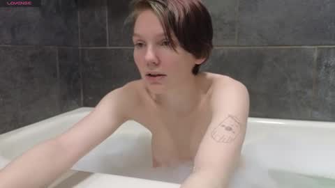 Hippie online show from 02-10-25, 07:36