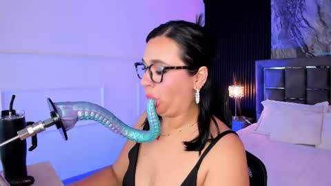 Snapshot of sienarosewood chatting on 07-10-26, 03:55 Siena Rosewood online show from 07-10-26, 03:55