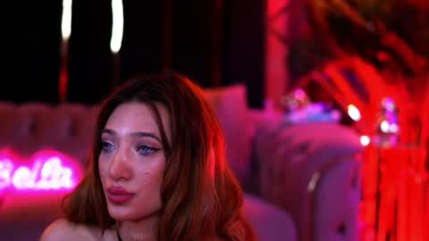 Snapshot of siennajayden chatting on 02-18-26, 07:37 Sienna online show from 02-18-26, 07:37