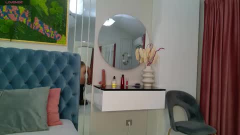 Sienna online show from 01-14-26, 05:13