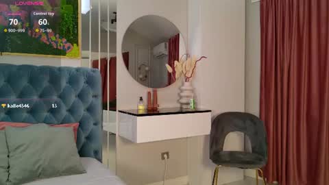 Snapshot of siennapierce chatting on 07-14-26, 12:00 Sienna online show from 07-14-26, 12:00