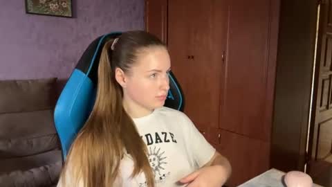 Erica online show from 06-25-26, 10:31