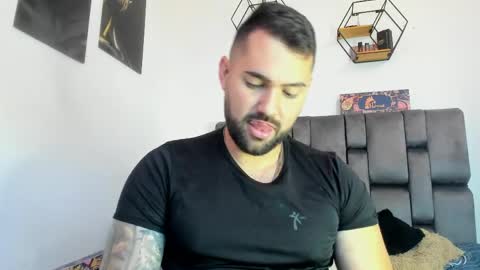 Snapshot of simonbeck chatting on 05-22-26, 06:35 Simon online show from 05-22-26, 06:35