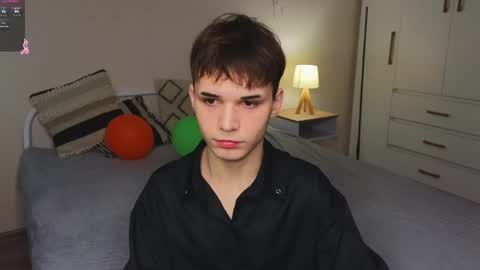 Snapshot of simonboy592 chatting on 03-22-26, 10:51 Alex online show from 03-22-26, 10:51