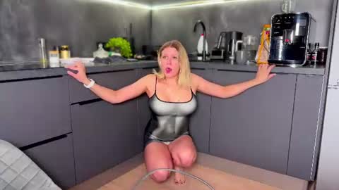A present for me  online show from 06-15-26, 03:14