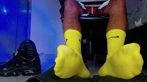 only foot                         worshipers here online show from 03-16-26, 05:44