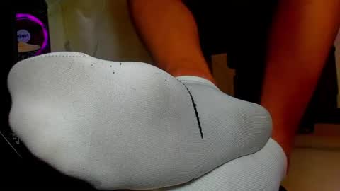 only foot                         worshipers here online show from 06-16-26, 01:30