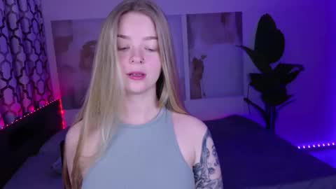 Snapshot of sirenabloom chatting on 06-05-26, 05:36 SirenaBloom online show from 06-05-26, 05:36