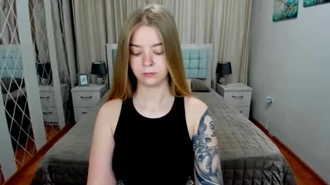Snapshot of sirenabloom chatting on 06-10-26, 04:34 SirenaBloom online show from 06-10-26, 04:34