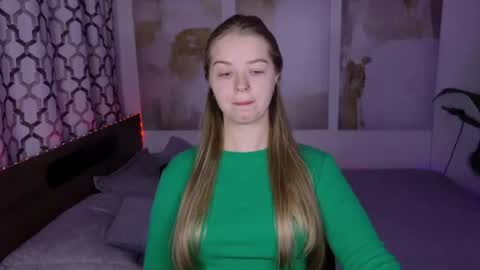 Snapshot of sirenabloom chatting on 07-18-26, 05:22 SirenaBloom online show from 07-18-26, 05:22
