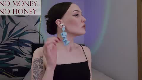 Snapshot of sirenaswhisper chatting on 06-10-26, 09:25 Goddess Sirena online show from 06-10-26, 09:25