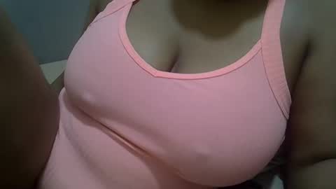 Snapshot of sisibrown97 chatting on 03-10-26, 05:07 brown online show from 03-10-26, 05:07