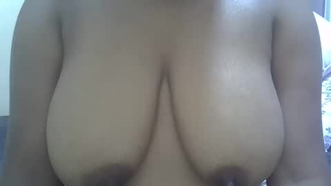 Snapshot of sisibrown97 chatting on 04-20-26, 11:17 brown online show from 04-20-26, 11:17