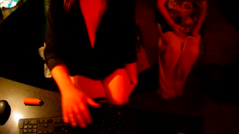 Snapshot of sissyred2314 chatting on 09-27-25, 01:27 red online show from 09-27-25, 01:27