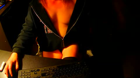 Snapshot of sissyred2314 chatting on 10-17-25, 02:15 red online show from 10-17-25, 02:15