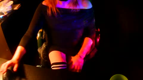 Snapshot of sissyred2314 chatting on 10-27-25, 05:33 red online show from 10-27-25, 05:33