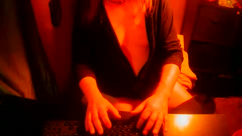 Snapshot of sissyred2314 chatting on 03-14-26, 07:14 red online show from 03-14-26, 07:14