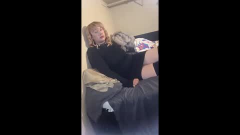 Snapshot of sissywhiteb chatting on 04-26-26, 04:21 sissywhiteb online show from 04-26-26, 04:21