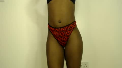 Snapshot of sizzly_ass chatting on 07-07-26, 12:31 sizzly_ass online show from 07-07-26, 12:31