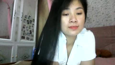Snapshot of skie1111 chatting on 06-20-26, 06:27 Shie online show from 06-20-26, 06:27