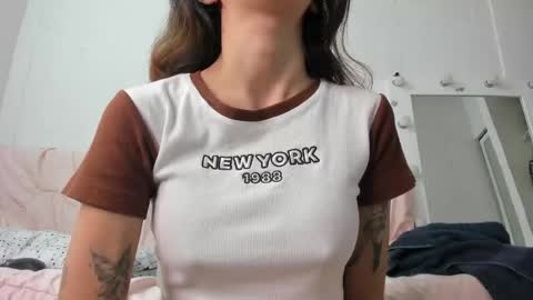 Snapshot of skinnyandcute_ chatting on 05-18-26, 12:00 Mariah Black online show from 05-18-26, 12:00