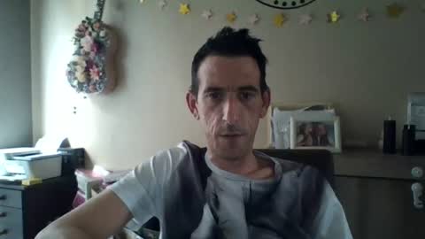 Snapshot of skinnybigcock2 chatting on 07-24-26, 01:31 SkinnyBigCock2 online show from 07-24-26, 01:31