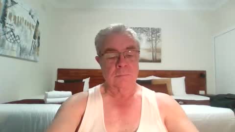 Skipper1970 online show from 12-19-25, 04:52