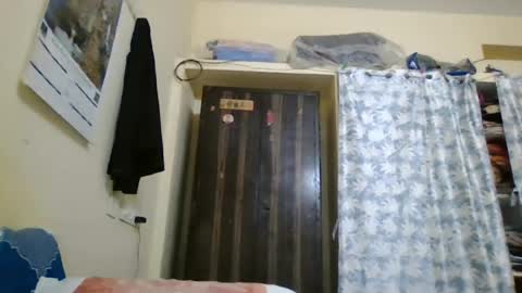 Snapshot of sklavepappu143 chatting on 07-09-26, 07:34 Indianslut1431 online show from 07-09-26, 07:34