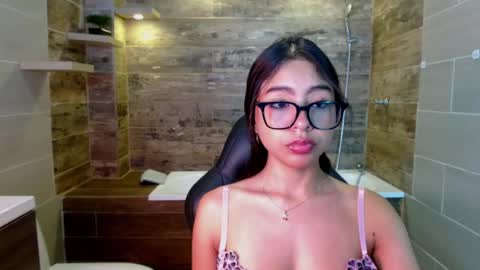 Snapshot of sky_winter chatting on 01-18-26, 02:43 S O F I online show from 01-18-26, 02:43