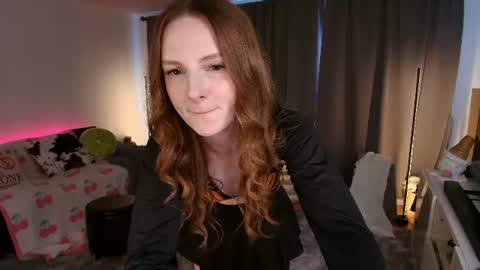 Snapshot of skyewatson chatting on 06-23-26, 05:55 Skye Watson online show from 06-23-26, 05:55