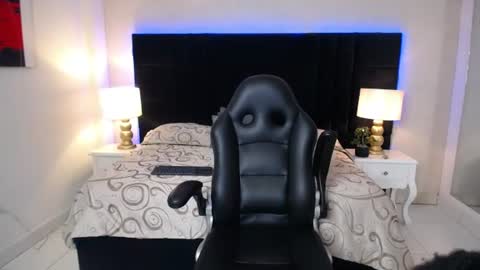 Snapshot of skylerbigxxx chatting on 06-14-26, 04:36 SKYLERBIGXXX online show from 06-14-26, 04:36