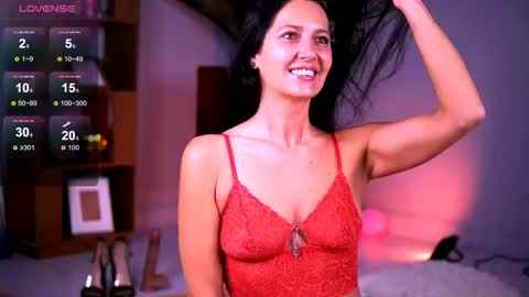 Snapshot of skylerlune chatting on 01-08-26, 04:59 Skyler online show from 01-08-26, 04:59