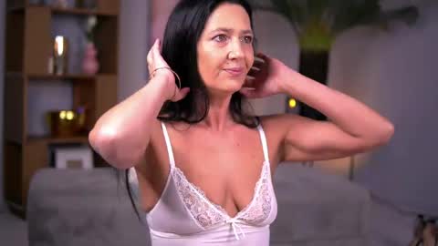 Snapshot of skylerlune chatting on 04-14-26, 03:45 Skyler online show from 04-14-26, 03:45