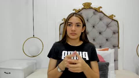 Snapshot of skylerwhite02 chatting on 06-18-26, 03:51 Skyler online show from 06-18-26, 03:51