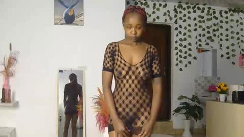 Snapshot of skyy_brown chatting on 06-11-26, 02:53 Bella online show from 06-11-26, 02:53