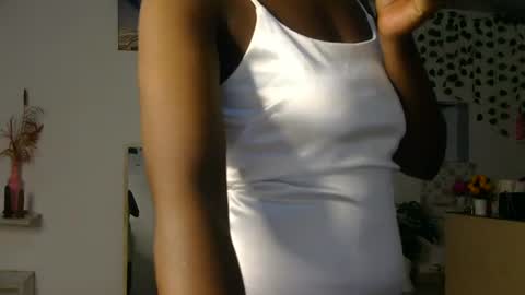 Snapshot of skyy_brown chatting on 06-23-26, 12:41 Bella online show from 06-23-26, 12:41