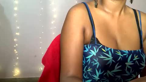 Snapshot of slanggirl chatting on 06-08-26, 09:59 slanggirl online show from 06-08-26, 09:59