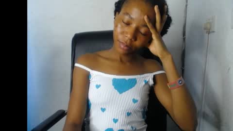 Snapshot of slim_ebonypet chatting on 05-08-26, 01:38 Crystal online show from 05-08-26, 01:38