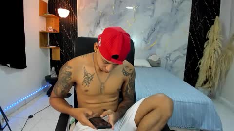 Snapshot of slim_master12 chatting on 04-27-26, 11:25 slim_master12 online show from 04-27-26, 11:25