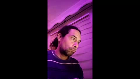 Snapshot of slimboyxxx chatting on 05-17-26, 05:16 Slimboyxxx online show from 05-17-26, 05:16